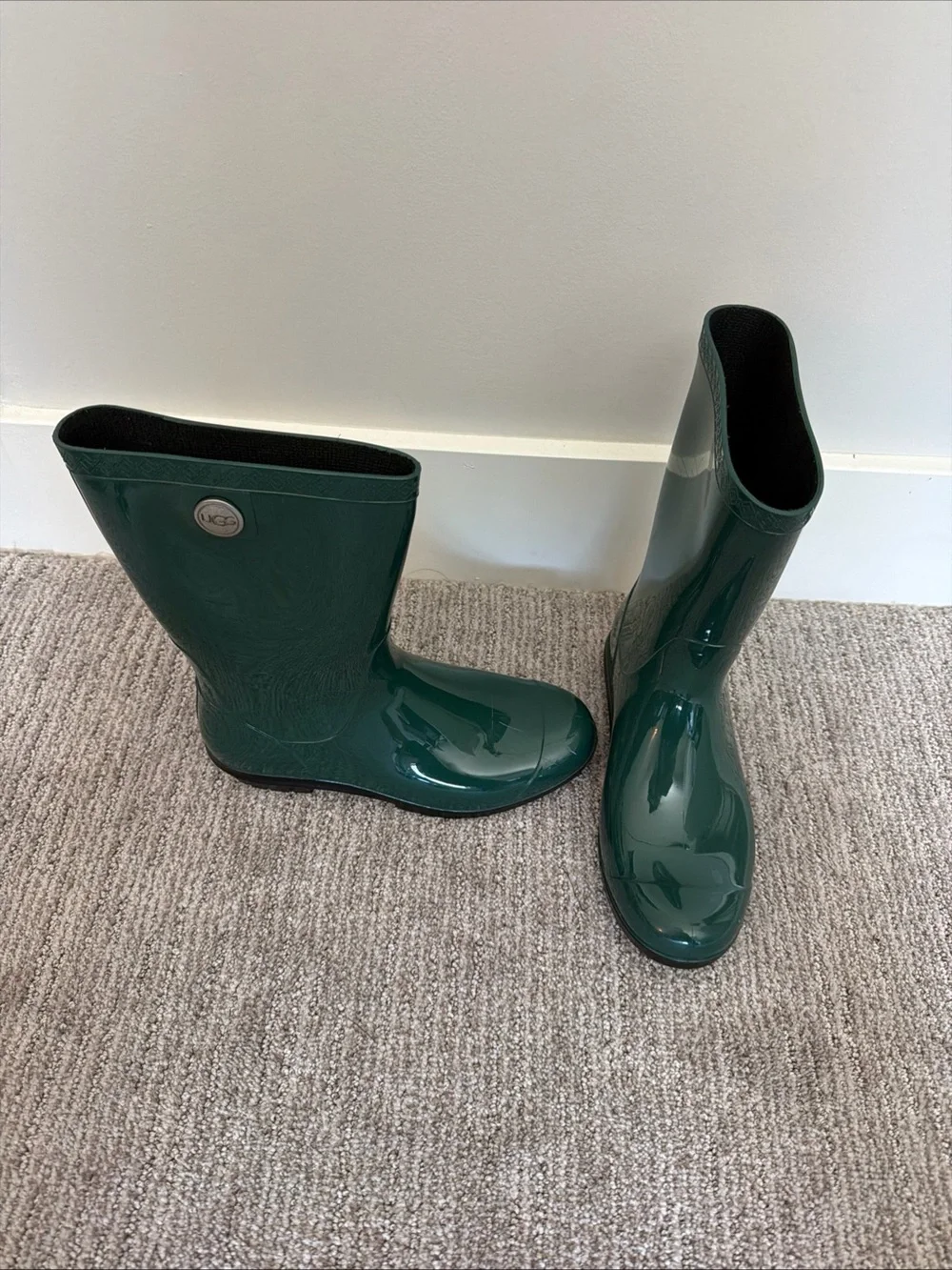 UGG Sienna -Glossy Pine Green waterproof Rain Boots -size 7